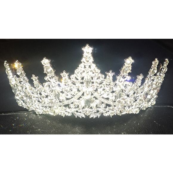 Beautiful Rhinestone Tiara for Brides Quinceanera Pageants Princess Queen & More - Picture 5 of 12